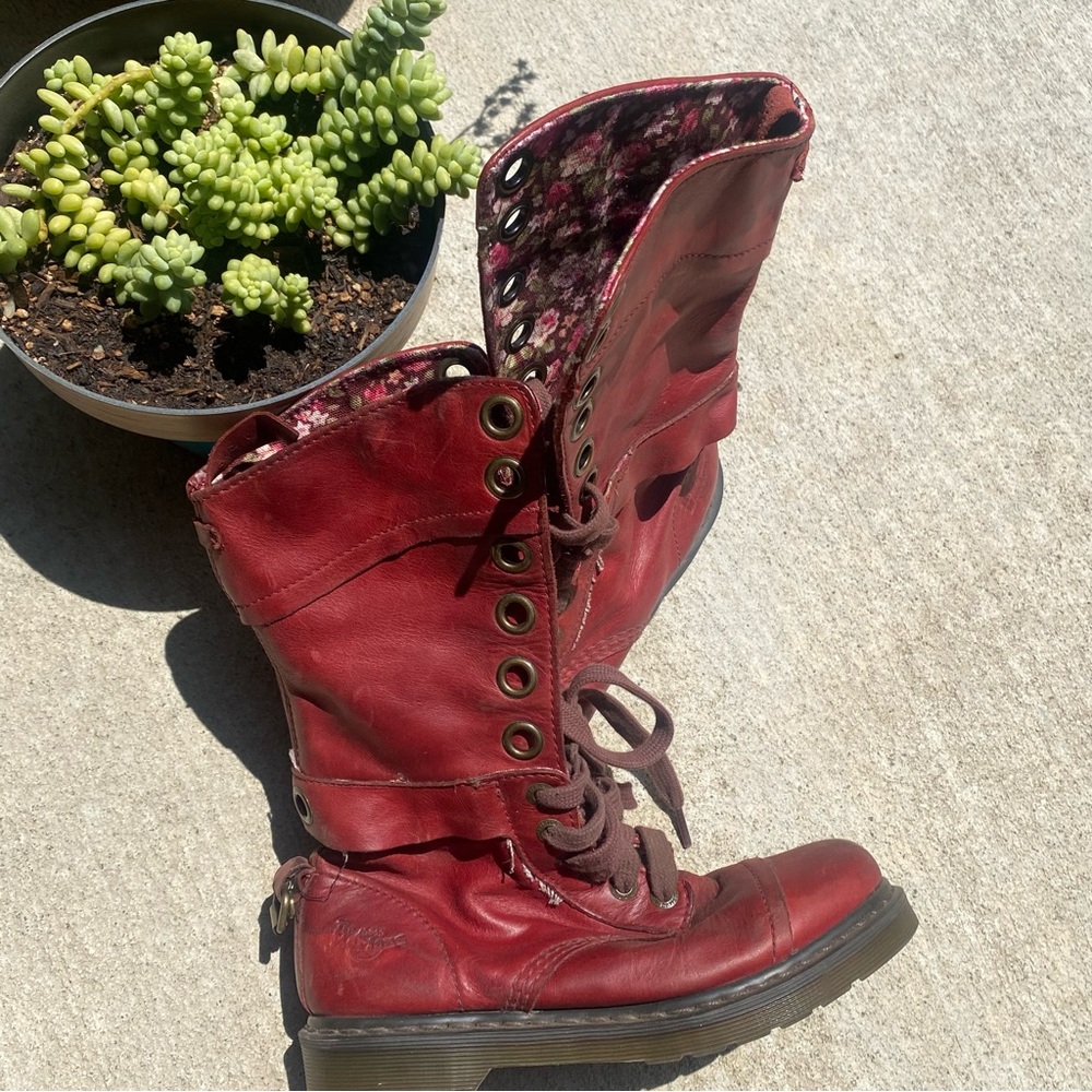 VINTAGE Dr Martens Triumph 1914 Floral 12 Eye Red Combat Boots Womens Size 7 US
